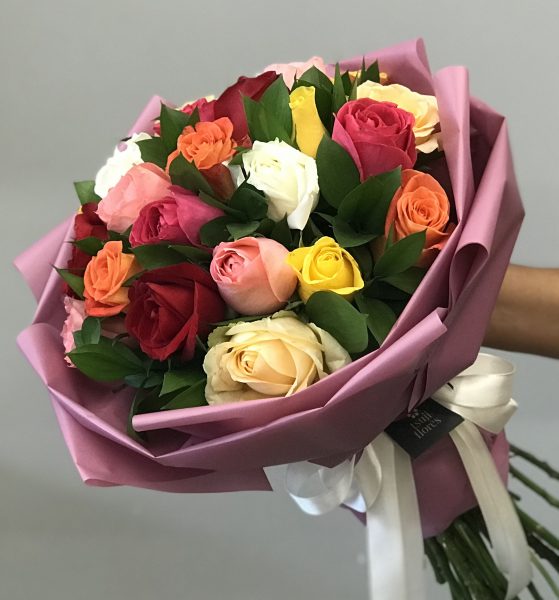bouquet elegante de 24 rosas coloridas