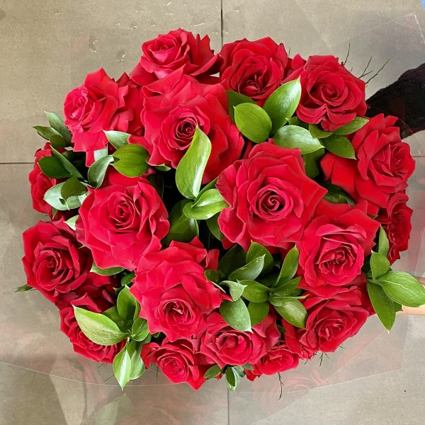 bouquet clássico de 18 rosas importadas - Image 2