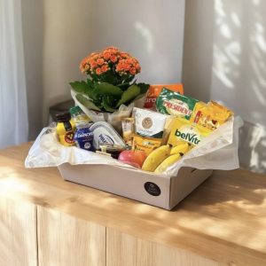 cesta de flores e café da manhã